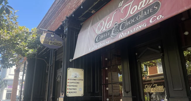 Old Town Fixture Closes
