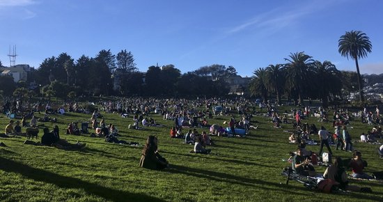In Race to Vaccinate, Could California See Another Surge? - Vimarsana News