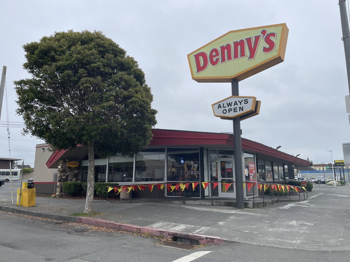 Denny's — I-Drive North