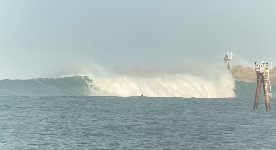 Video Surfer Wipes Out Trying To Ride Giants In Humboldt Bay Entrance Channel Lost Coast Outpost Humboldt County News